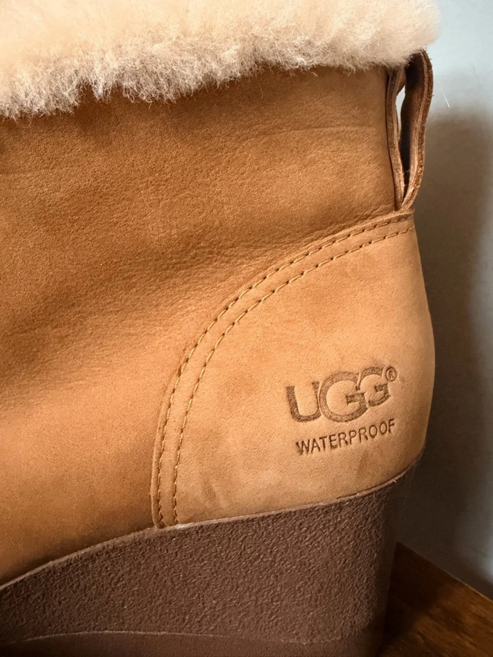 UGG Jeovana Waterproof Wedge Ankle Boots | Chestnut Sheepskin | Size 9